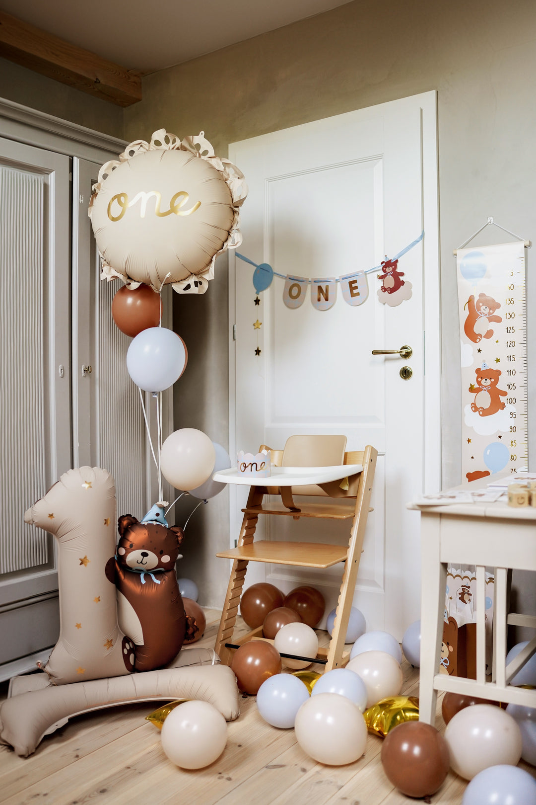 "ONE" Balloon with Ruffle