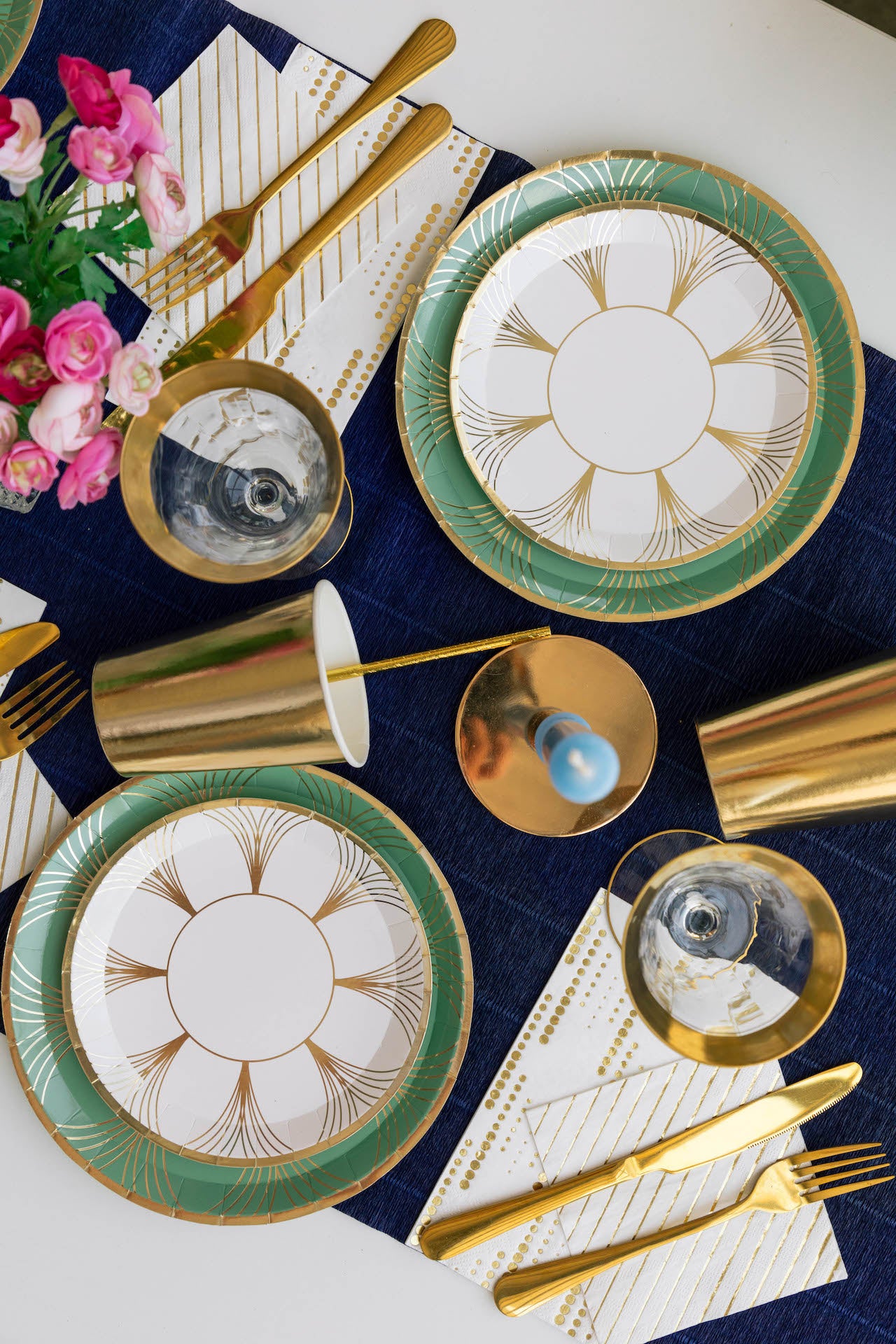 The Gatz Small Plates, white and gold (set of 8)